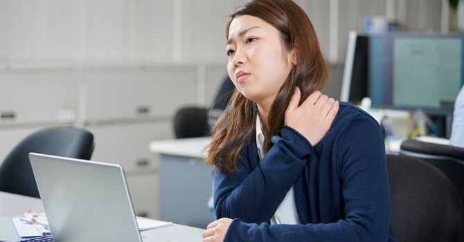Frozen Shoulder Causes, Stages and Treatment Options in Stamford